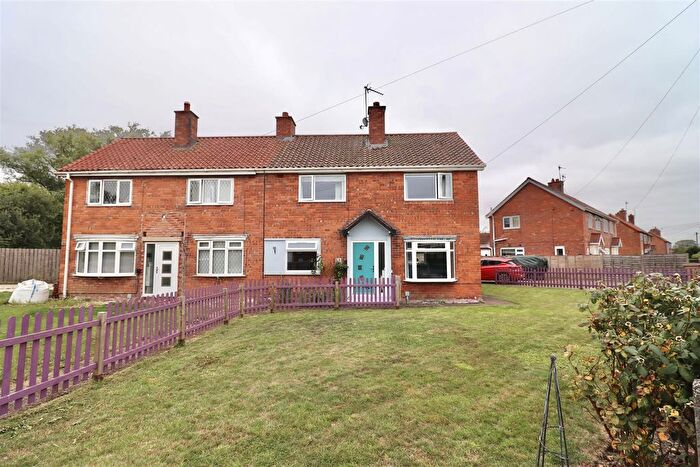3 Bedroom Semi-Detached House For Sale In Southfields, Newport, HU15