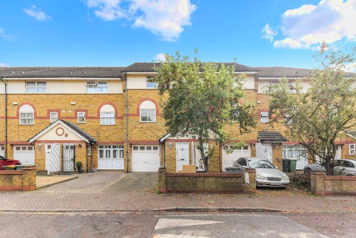 4 Bedroom Terraced House To Rent In Hallywell Crescent, Becton, East London, E6