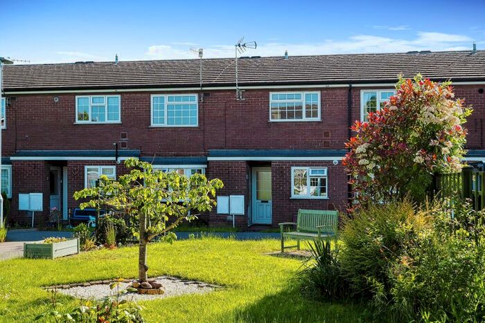 2 Bedroom Maisonette For Sale In Fenimore Court, Nursery Road, Radcliffe-on-Trent, Nottingham, NG12