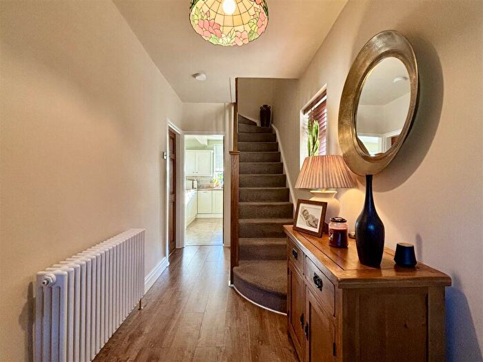 3 Bedroom Semi-Detached House For Sale In Windsor Grove, Thornton, Bradford, BD13
