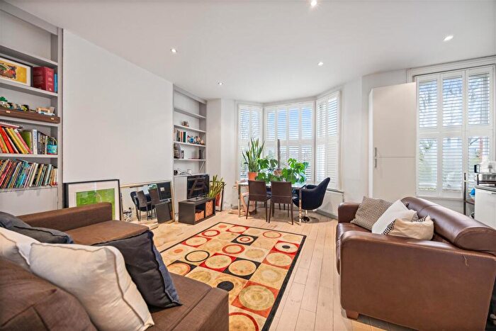 2 Bedroom Flat To Rent In Harvist Road, Queens Park, NW6