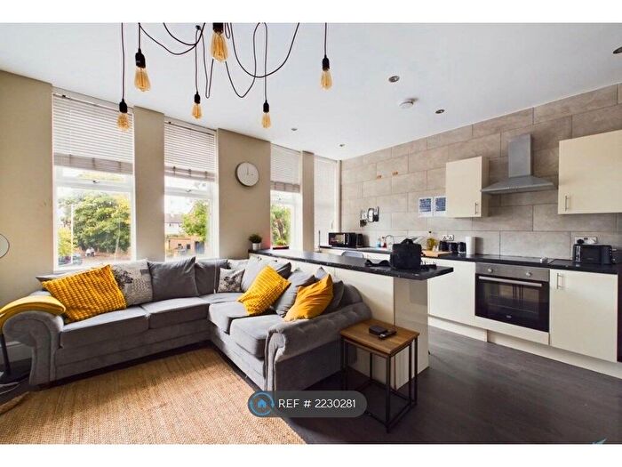 3 Bedroom Flat To Rent In Knutsford Road, Wirral, CH46