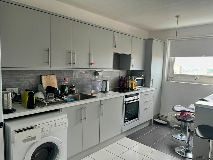 3 Bedroom Flat To Rent In Salmon Lane, London, E14