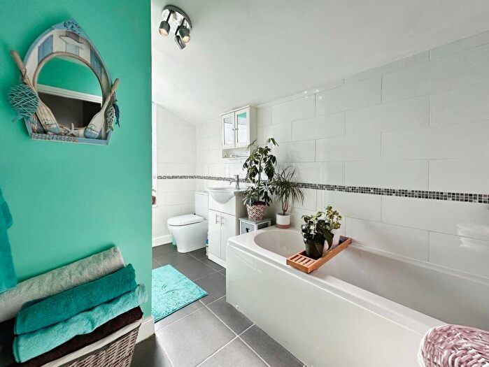2 Bedroom Terraced House For Sale In Alcombe Road, The Mounts, Northampton, NN1