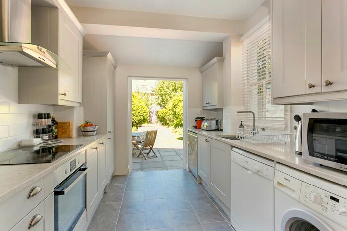 3 Bedroom Terraced House To Rent In Queens Road, Windsor, SL4