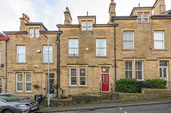5 Bedroom Terraced House For Sale In , Anvil Street, Brighouse, HD6