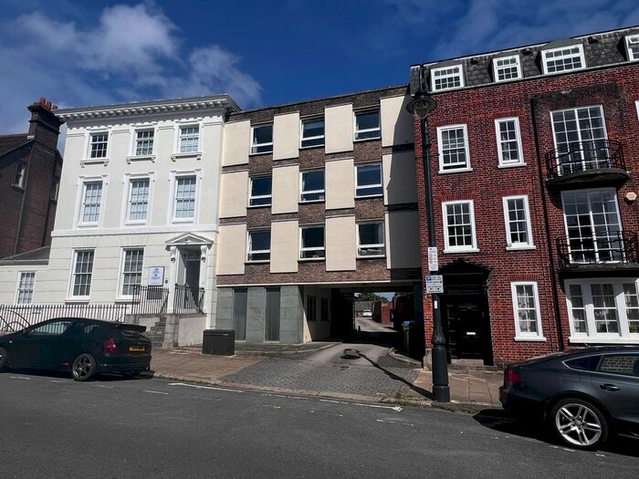 2 Bedroom Flat To Rent In High Street, Fareham, PO16