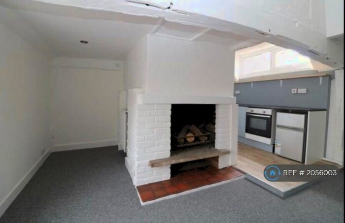 1 Bedroom Flat To Rent In West Street, Dorking, RH4