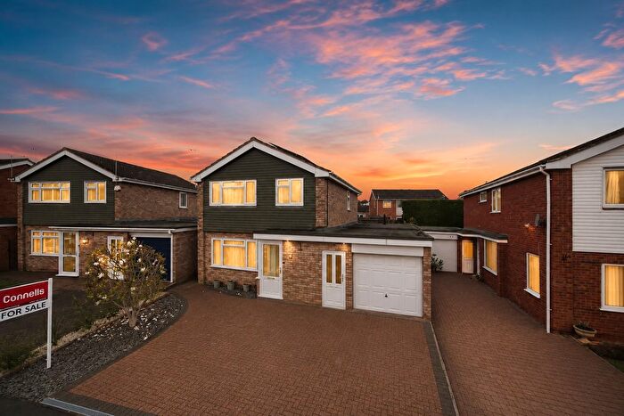 4 Bedroom Detached House For Sale In Sutherland Close, Taunton, TA1