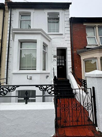 4 Bedroom Terraced House To Rent In Richmond Road, Gillingham, ME7