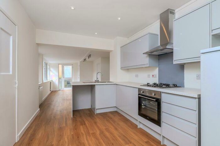 3 Bedroom House To Rent In Weeke, Winchester, SO22