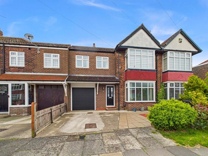 4 Bedroom Semi-Detached House For Sale In Thorntree Drive, West Monkseaton, NE25