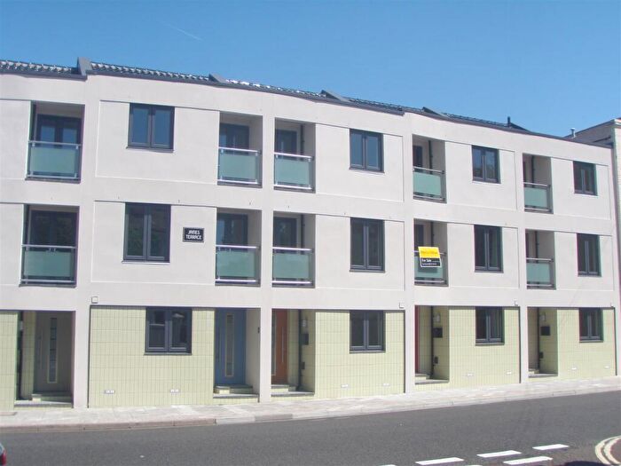 3 Bedroom Town House To Rent In James Terrace, Clarendon Road, Southsea, Hampshire, PO4