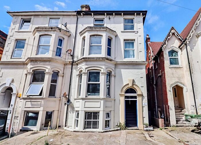 2 Bedroom Flat To Rent In Shaftesbury Road, Southsea, PO5