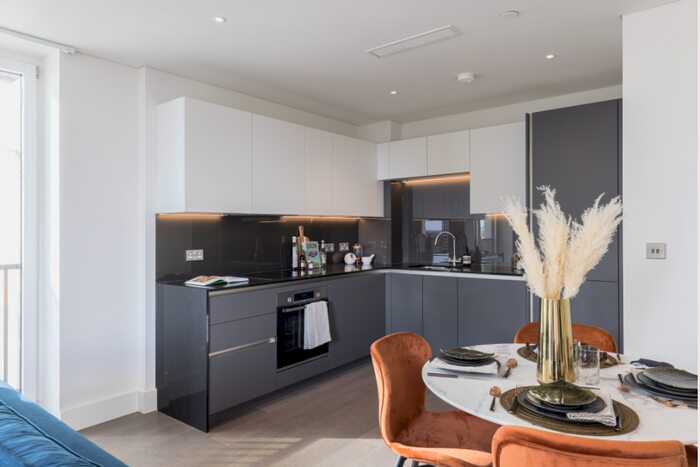 2 Bedroom Apartment To Rent In Gartons Way, London, SW11