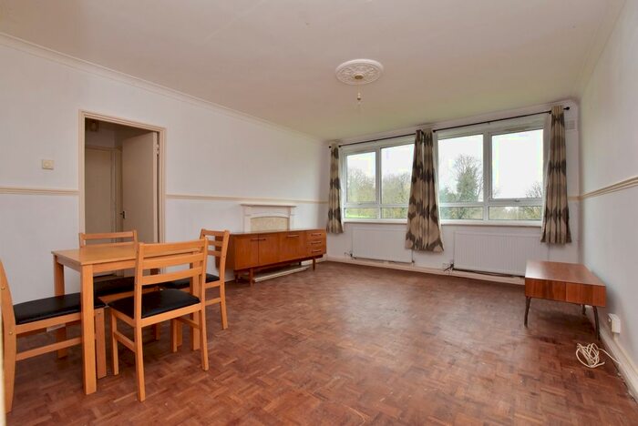 2 Bedroom Flat To Rent In South Norwood Hill, London, SE25