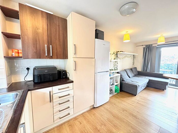 1 Bedroom Apartment To Rent In Catherine House, Bow, E3