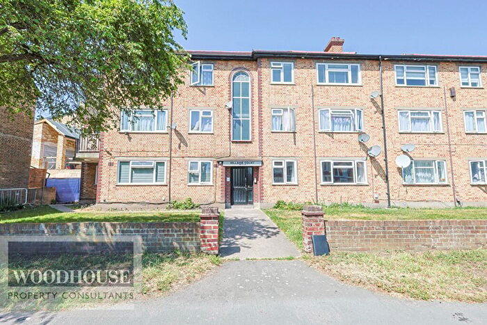 2 Bedroom Apartment For Sale In Hillside Court Crossbrook St, Cheshunt, EN8