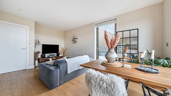 2 Bedroom Flat For Sale In Skippers Yard, Fish Island, London, E3