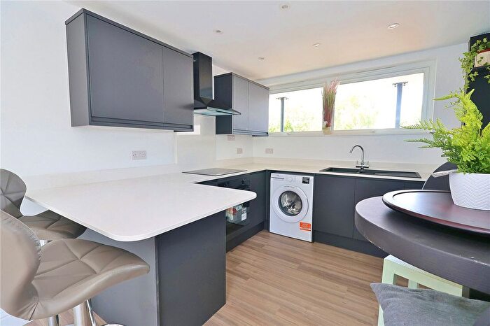 1 Bedroom Flat To Rent In Ravenswood Court, Woking, Surrey, GU22