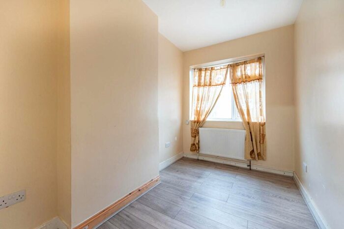 3 Bedroom Terraced House To Rent In Byron Road, Walthamstow, London, E17