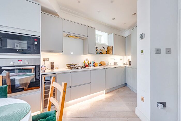 2 Bedroom Flat To Rent In Rostrevor Road, Parsons Green, SW6