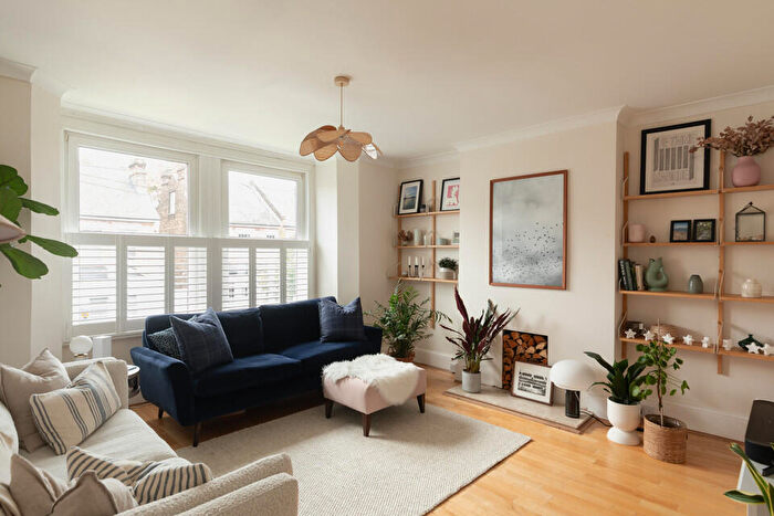 3 Bedroom Maisonette For Sale In Davenport Road, Hither Green, SE6