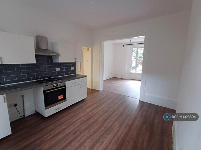 2 Bedroom Flat To Rent In Cressingham Road, London, SE13