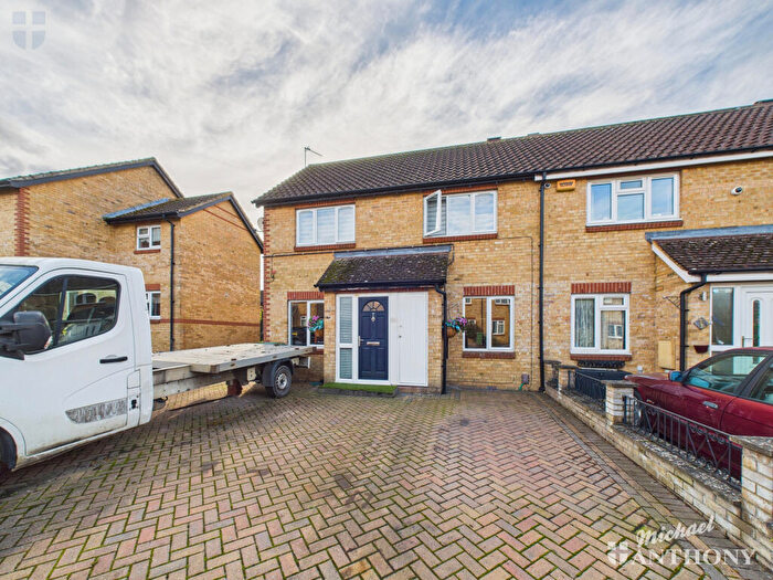 3 Bedroom Semi Detached House For Sale In Ayrshire Close, Aylesbury, Buckinghamshire, HP19