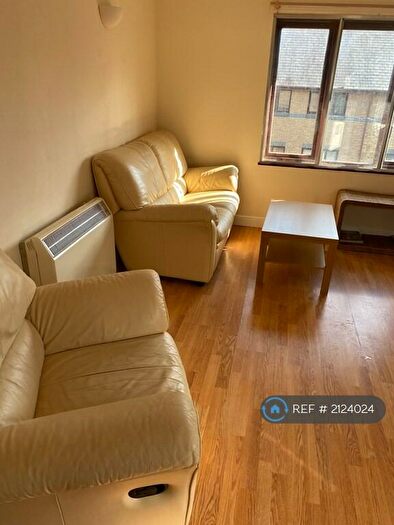 1 Bedroom Flat To Rent In Transom Square, London, E14
