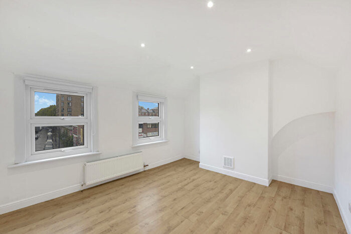 2 Bedroom Detached House To Rent In Hackney Road, London, E2