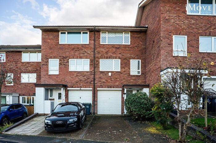 3 Bedroom Terraced House For Sale In Ellery Road, London, SE19