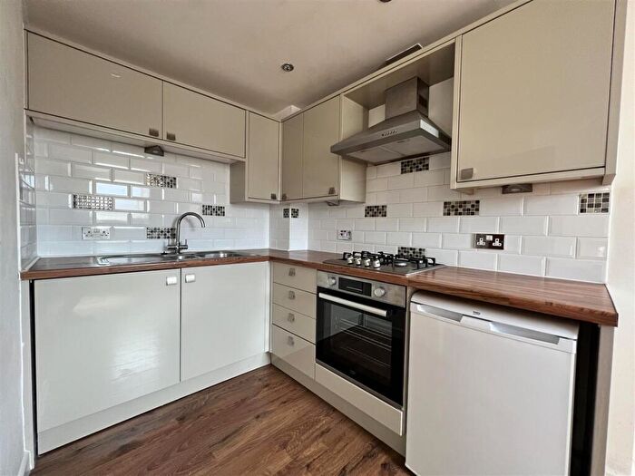 2 Bedroom Apartment To Rent In South Avenue, Southend-On-Sea, SS2