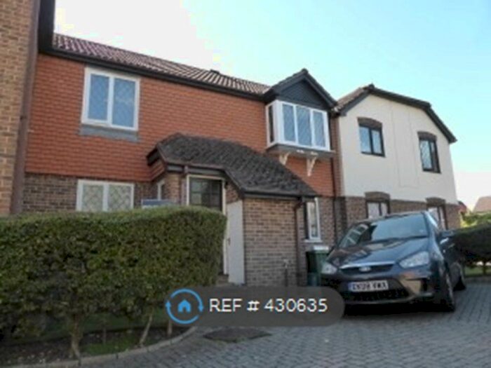 2 Bedroom Maisonette To Rent In Hawkesworth Drive, Bagshot, GU19