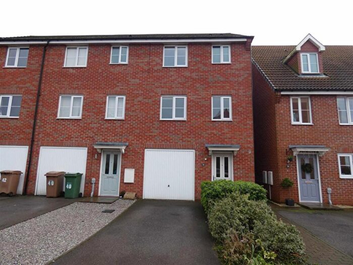 4 Bedroom Town House To Rent In Kings Croft Drive, Welton, HU15
