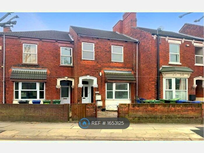 2 Bedroom Flat To Rent In Hainton Avenue, Grimsby, DN32