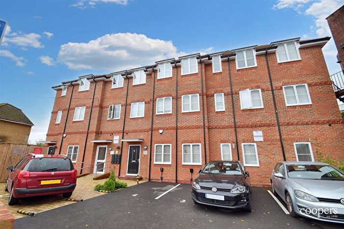 2 Bedroom Flat To Rent In Serpentine Court, Northwood, HA6