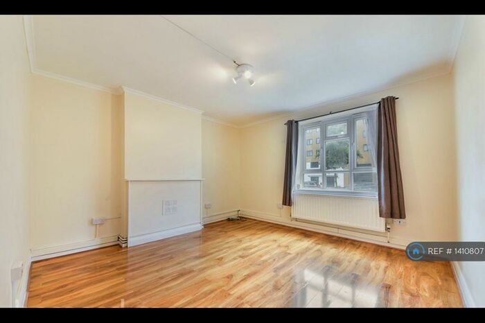 4 Bedroom Flat To Rent In Burnt Oak Broadway, Edgware, HA8