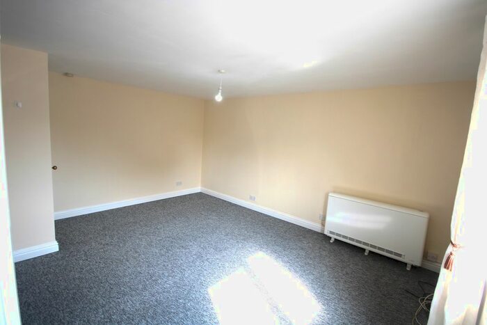 2 Bedroom Flat To Rent In Millfield Avenue, York, YO10