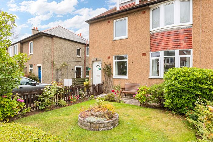 2 Bedroom Flat For Sale In Colinton Mains Road, Colinton Mains, Edinburgh, EH13