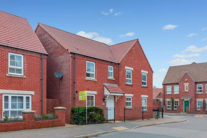 3 Bedroom Semi-Detached House To Rent In Longford Park, Bodicote, OX15