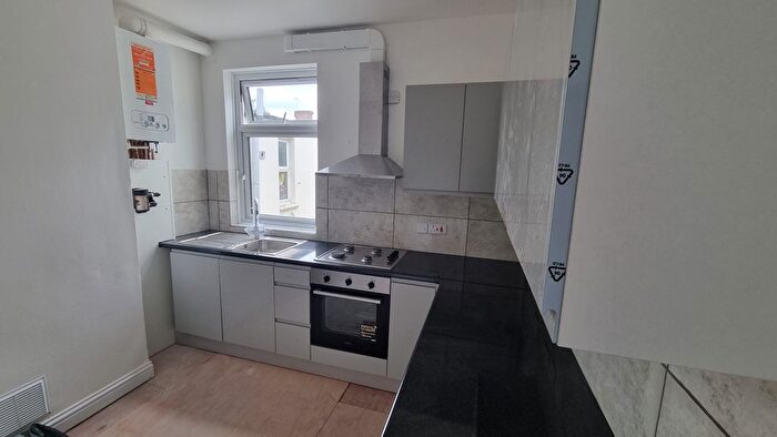 2 Bedroom Maisonette To Rent In High Street, Wealdstone, Harrow, HA3