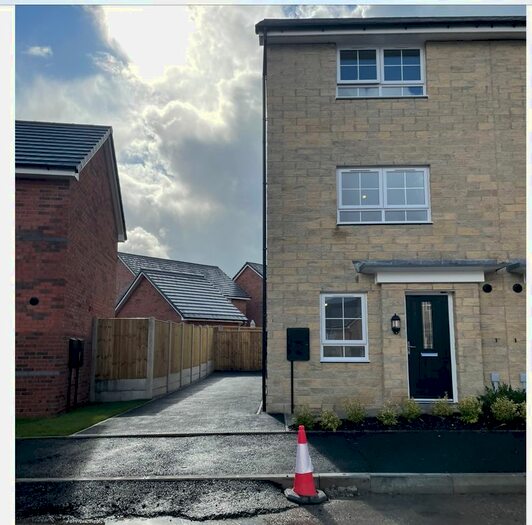 3 Bedroom Semi-Detached House To Rent In Henbury Gardens, Stretton Warrington WA4