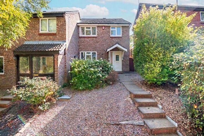 3 Bedroom Semi-Detached House For Sale In Curtis Mews, Wellingborough, NN8