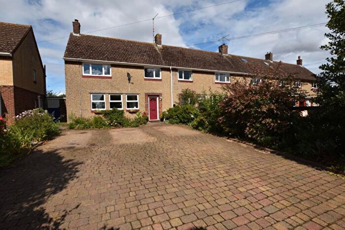 3 Bedroom End Of Terrace House For Sale In Farmclose Road, Wootton, Northampton, NN4