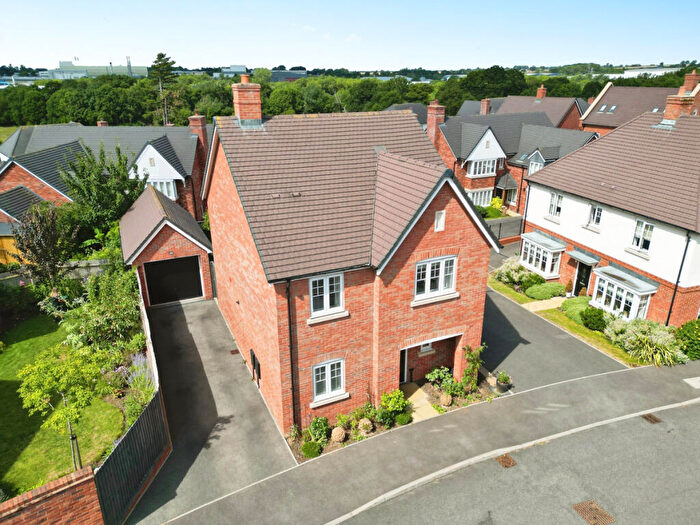 4 Bedroom Detached House For Sale In Redwood Road, Rugby, CV21