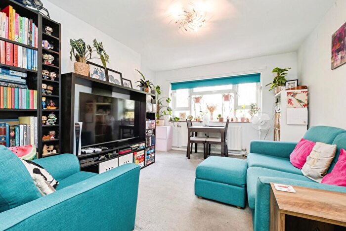 1 Bedroom Flat For Sale In Forest View Road, Manor Park, London, E12