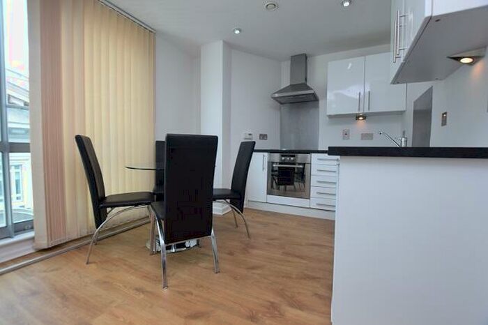 Studio To Rent In Broughton House, West St, S1