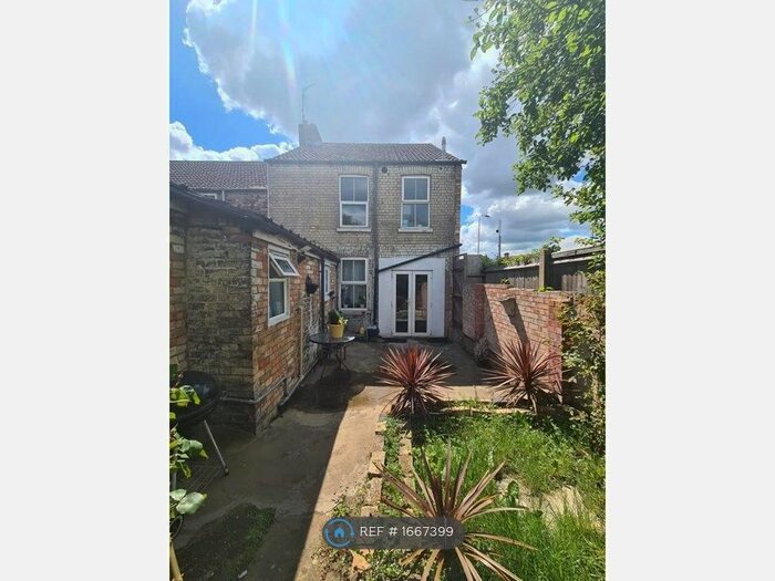 1 Bedroom Flat To Rent In Russell Street, Peterborough, PE1