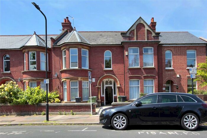 3 Bedroom Flat To Rent In Radbourne Road, Balham, London, SW12